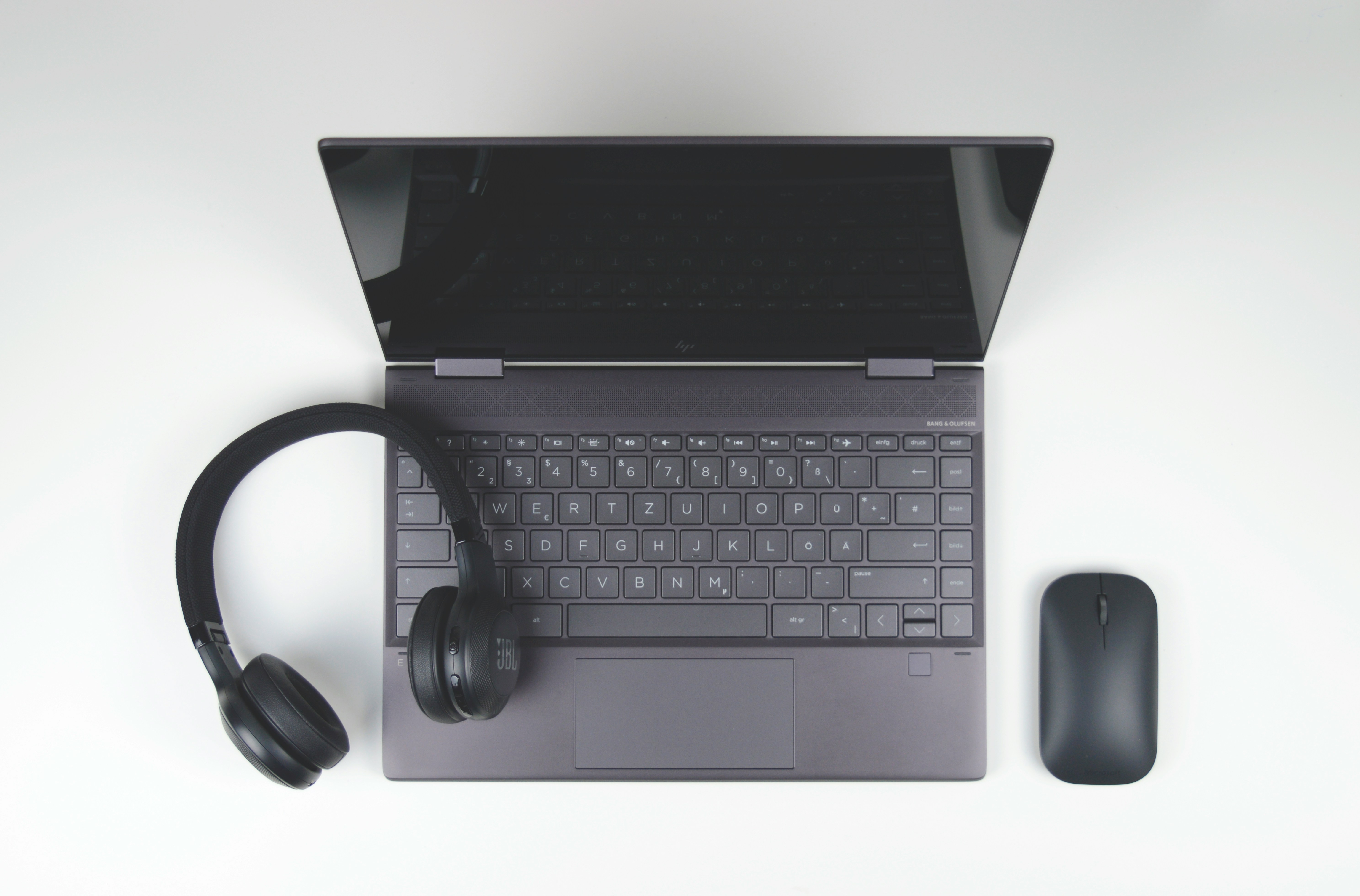 Hybrid desks & UC